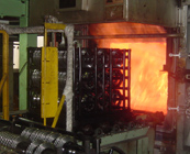 連続浸炭焼入炉での熱処理により、ギヤの強度・耐久性がアップします。